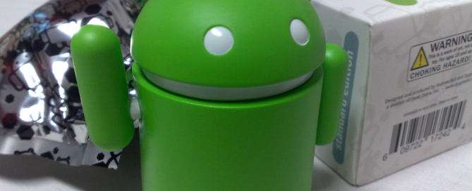 Android_green_figure_next_to_its_original_packaging-669x272 