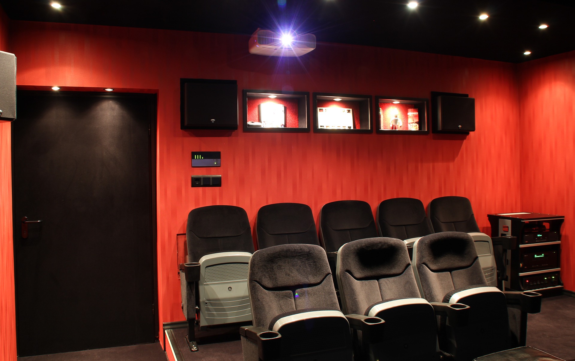 home-theater-873241_1920 